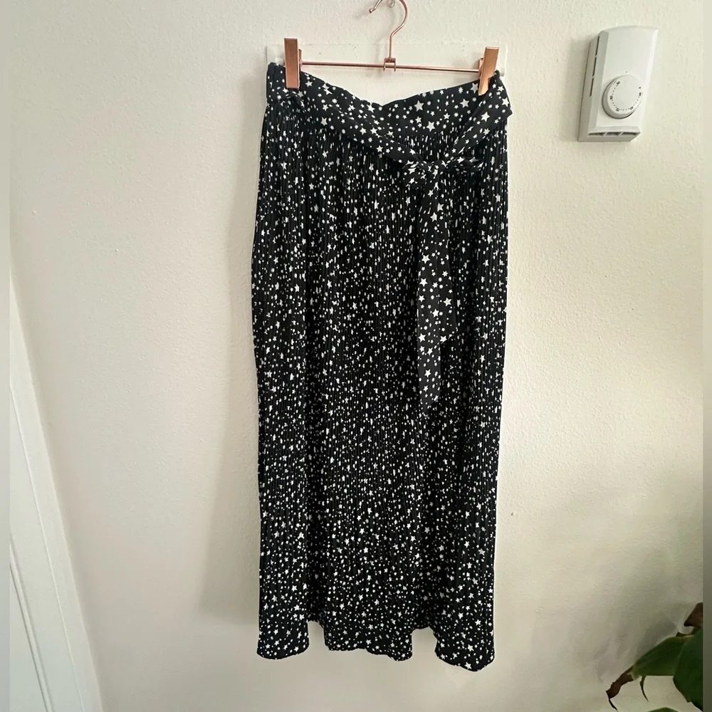 Black and white star print pleated skirt - Picture 2 of 4